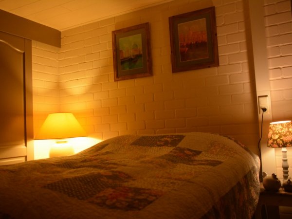 Slaapkamer beneden, aangrenzend de badkamer