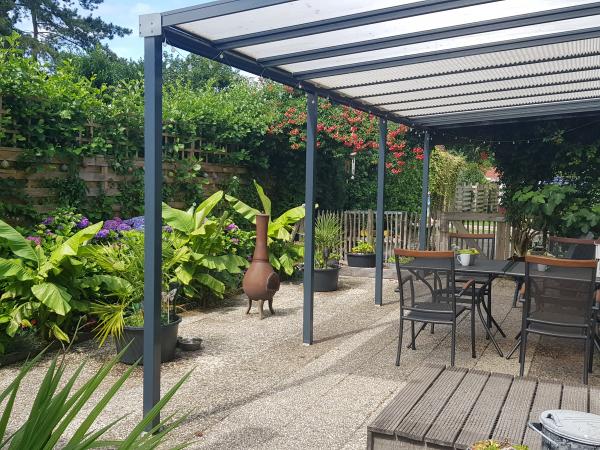 terras met overkapping