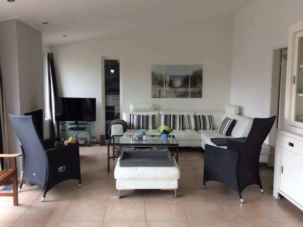 zitgedeelte met hoekbank en open haard